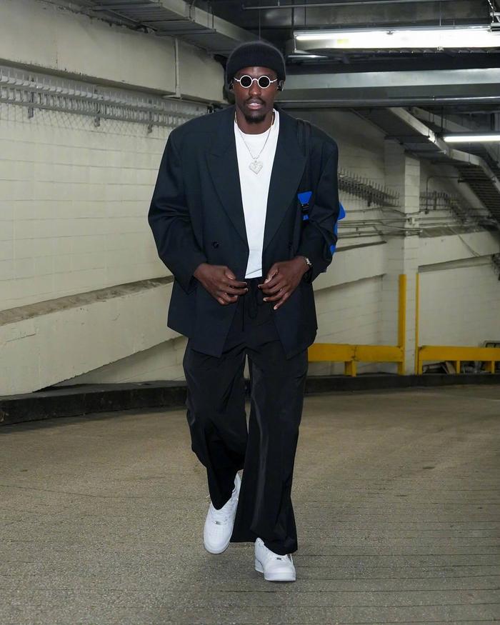 关于球员穿搭大比拼:谁是最会穿的男孩?的信息 关于球员穿搭大比拼:谁是最会穿的男孩?的信息