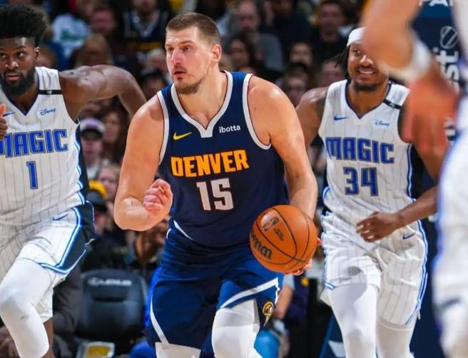 九游体育官网-约基奇三双收割比赛，掘金连胜继续