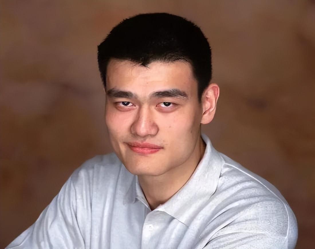 CBA老照片：姚明21岁时的青涩模样