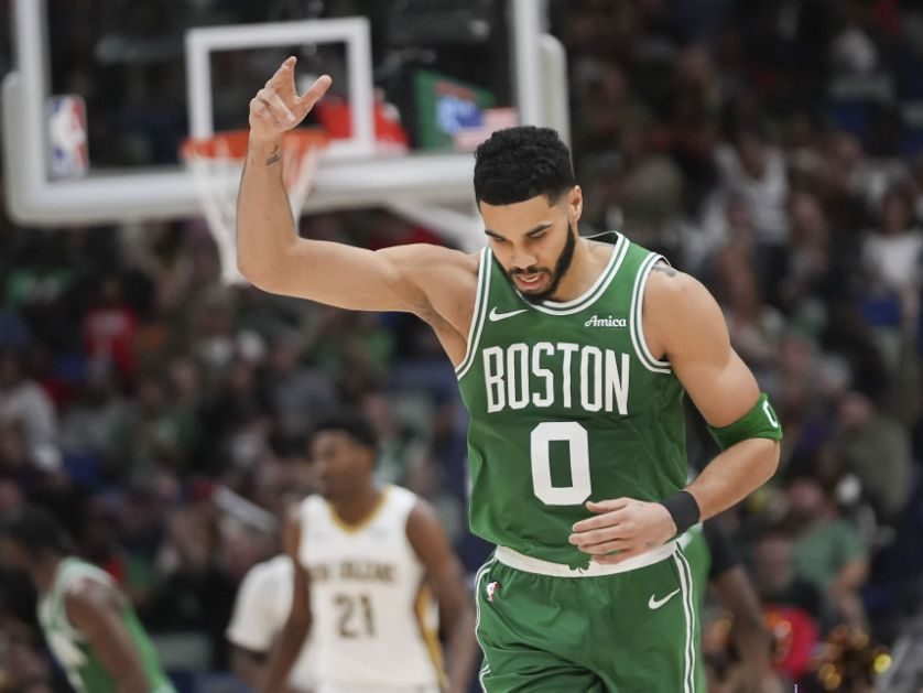 关于塔图姆单赛季250+三分，凯尔特人队史第一的信息