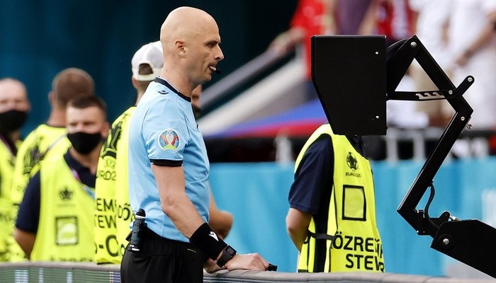 九游体育网-VAR争议不断！某场比赛3次改判引众怒