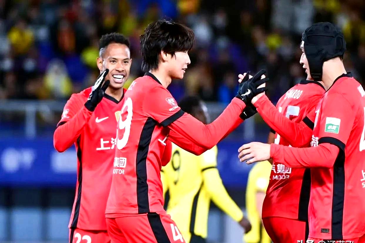 关于中超新赛季揭幕!上海海港5-1大胜山东泰山的信息 关于中超新赛季揭幕!上海海港5-1大胜山东泰山的信息