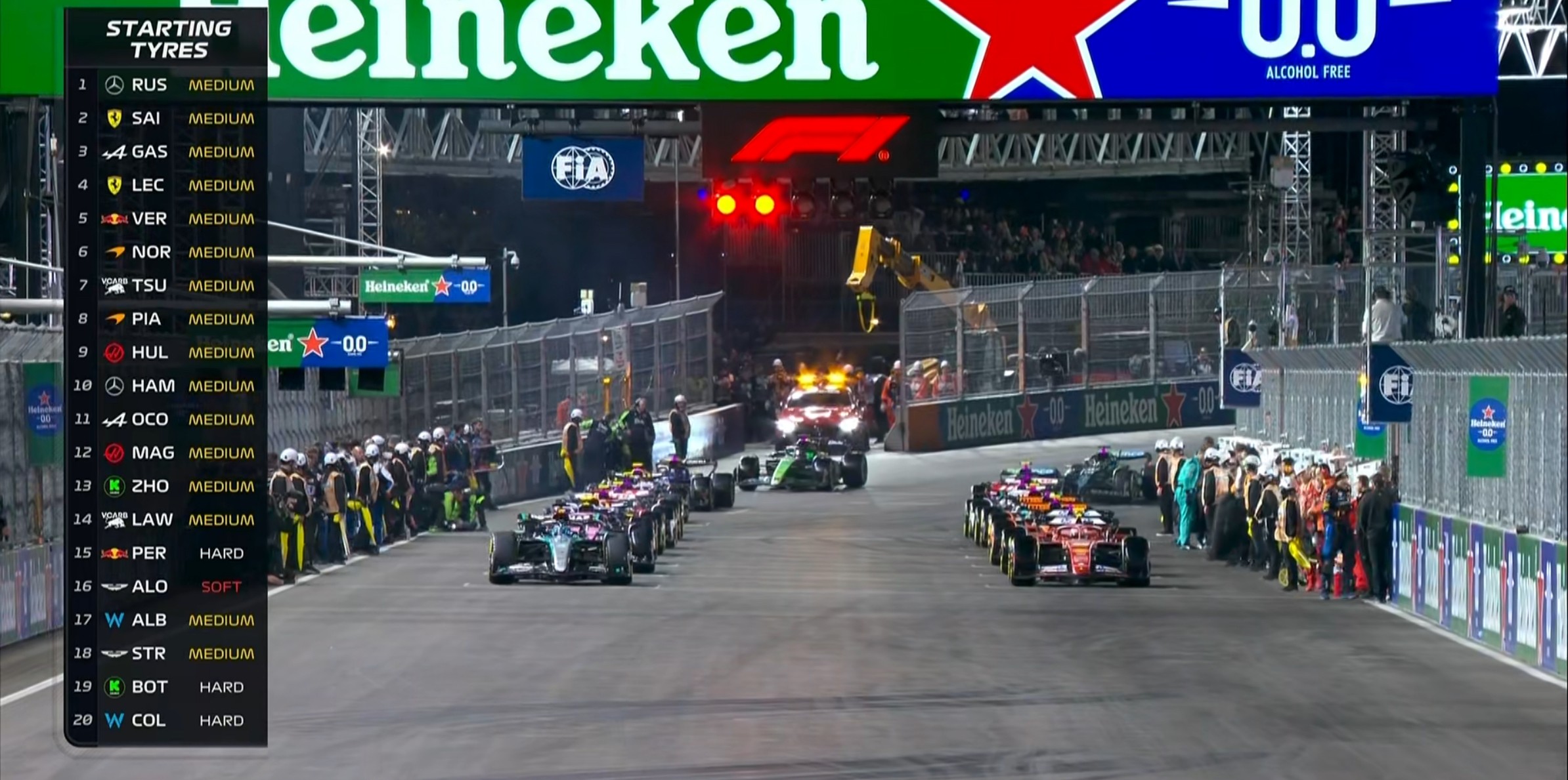 关于F1新赛季揭幕战：维斯塔潘杆位夺冠的信息