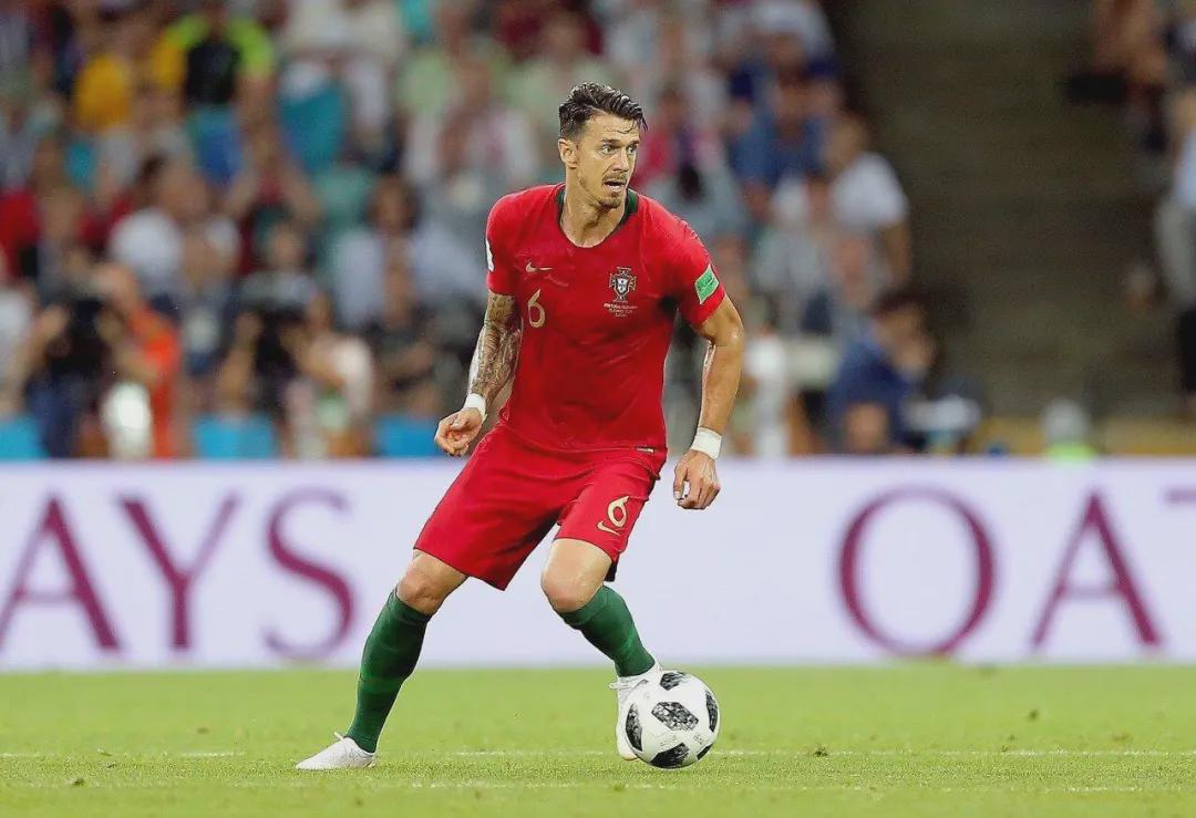 球员职业生涯轨迹回顾:从中超到退役的简单介绍 球员职业生涯轨迹回顾:从中超到退役的简单介绍