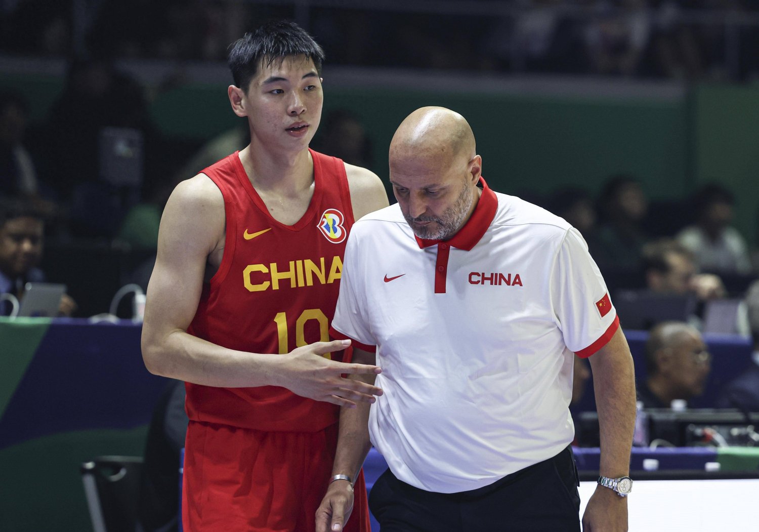 包含易建联退役：后易时代谁来扛旗？的词条